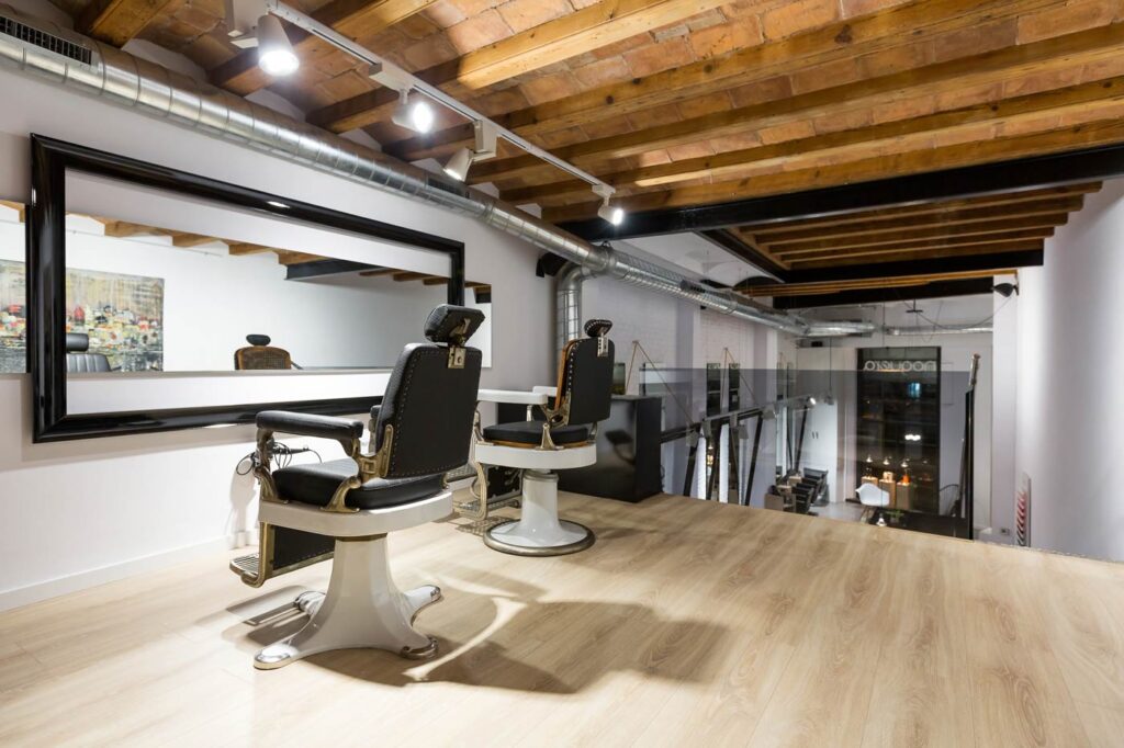Noguera Hair & Art Salon detalle de las butacas de corte Noguera Hair & Art Salon detalle de las butacas de corte