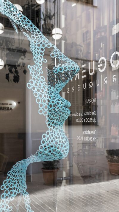 Detalle de la obra de arte del Proyecto Espacio Noguera Vista del mostrador de la entrada del Proyecto Espacio Noguera