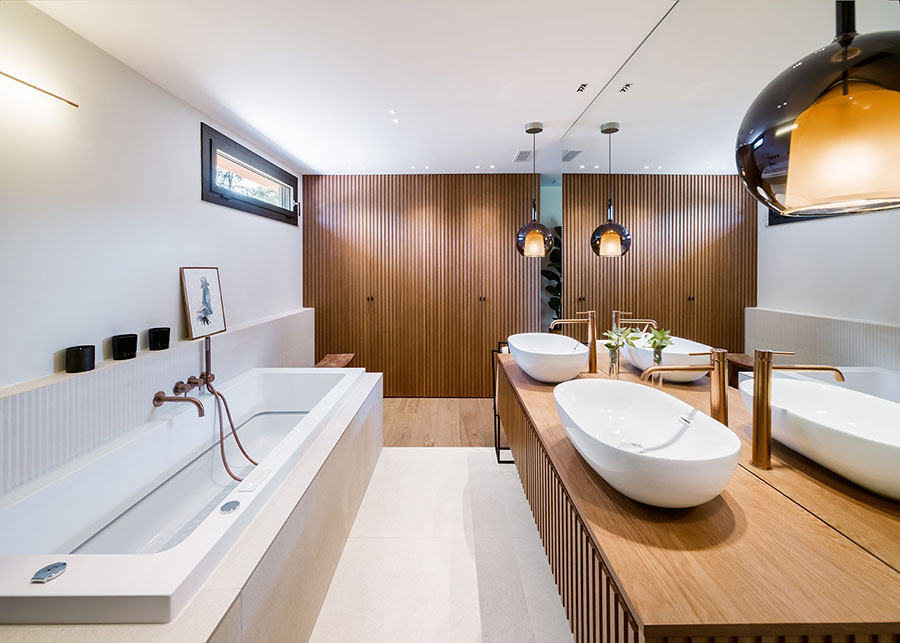 Imagen de la bañera del baño de la suit principal del piso en Sant Cugat del Vallés